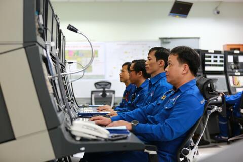 Giao thừa không nghỉ ở NMLD Dung Quất