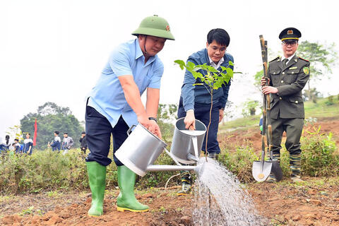 <a href="/thoi-su" title="Thời sự" rel="dofollow">Thời sự</a>