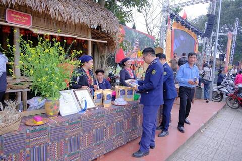 <a href="/chuyen-dong-kinh-te" title="Chuyển động kinh tế" rel="dofollow">Chuyển động kinh tế</a>