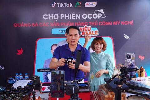 <a href="/thoi-su" title="Thời sự" rel="dofollow">Thời sự</a>