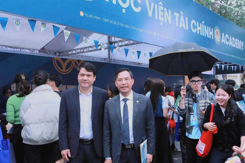 <a href="/tai-chinh" title="Tài chính" rel="dofollow">Tài chính</a>