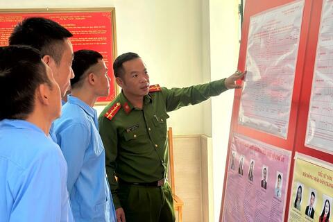 <a href="/thoi-su" title="Thời sự" rel="dofollow">Thời sự</a>