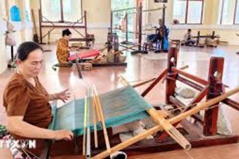 Phát huy giá trị làng nghề Chăm gắn với phát triển du lịch