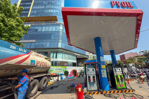 Tiếp tục chi Quỹ bình ổn, giá xăng dầu giảm mạnh