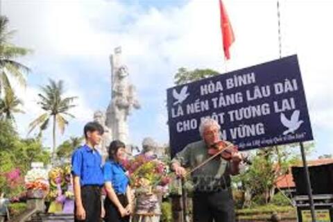 Dâng hương tưởng niệm 58 năm ngày đồng bào Sơn Mỹ bị thảm sát