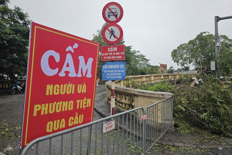 <a href="/thoi-su" title="Thời sự" rel="dofollow">Thời sự</a>