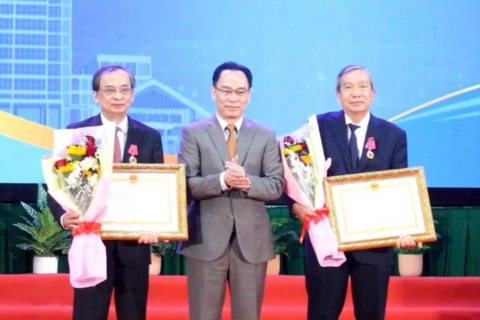 <a href="/thoi-su" title="Thời sự" rel="dofollow">Thời sự</a>