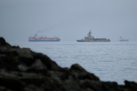 Iraq được miễn hạn chế vận tải qua eo biển Hormuz