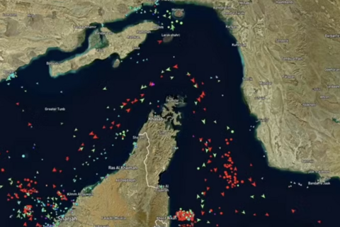 Eo biển Hormuz vẫn tê liệt bất chấp lệnh ngừng bắn