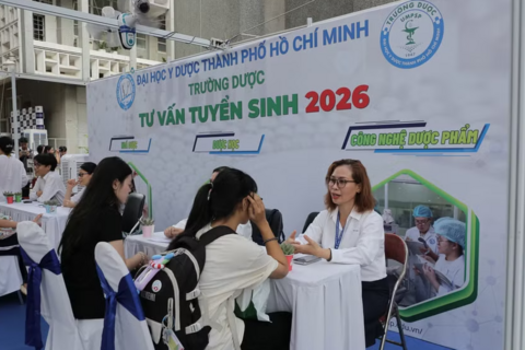 3.000 phụ huynh, học sinh tham gia tư vấn tuyển sinh tại Đại học Y Dược TPHCM