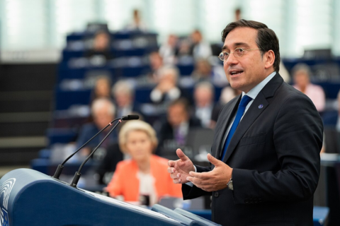 <a href="/thoi-su" title="Thời sự" rel="dofollow">Thời sự</a>