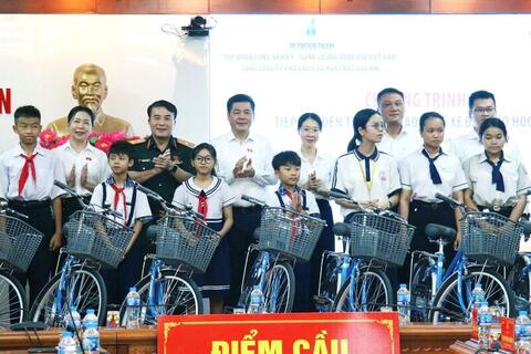 <a href="/thoi-su" title="Thời sự" rel="dofollow">Thời sự</a>