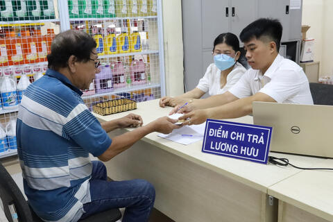 <a href="/thoi-su" title="Thời sự" rel="dofollow">Thời sự</a>