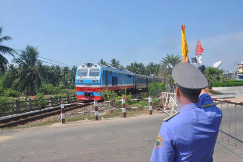 <a href="/thoi-su" title="Thời sự" rel="dofollow">Thời sự</a>