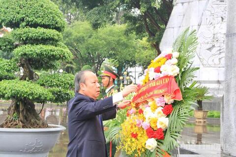 <a href="/thoi-su" title="Thời sự" rel="dofollow">Thời sự</a>