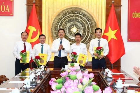 <a href="/thoi-su" title="Thời sự" rel="dofollow">Thời sự</a>