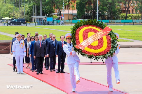 Thủ tướng Timor-Leste vào Lăng viếng Chủ tịch Hồ Chí Minh