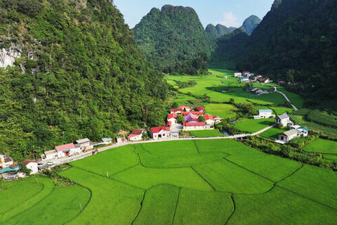 <a href="/thoi-su" title="Thời sự" rel="dofollow">Thời sự</a>