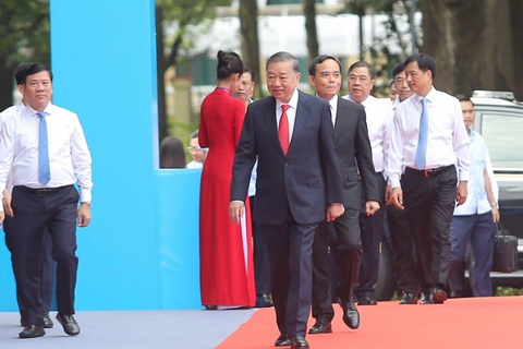 <a href="/thoi-su" title="Thời sự" rel="dofollow">Thời sự</a>