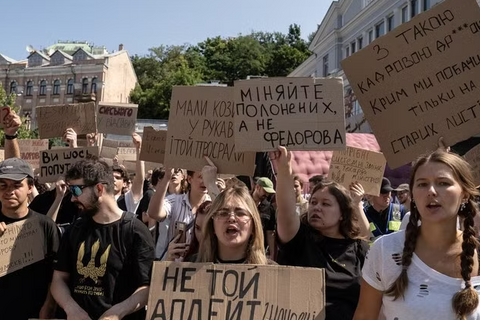 Biểu tình phản đối Tổng thống Zelensky sa thải Bộ trưởng Quốc phòng