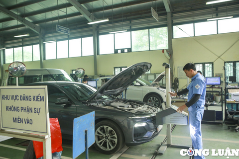 Đề nghị thay thế việc kiểm định khí thải bằng cách đạp thốc ga trong thời gian ngắn
