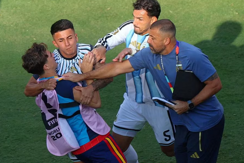 FIFA điều tra 3 thành viên tuyển Argentina với ‘tội danh rất nặng’