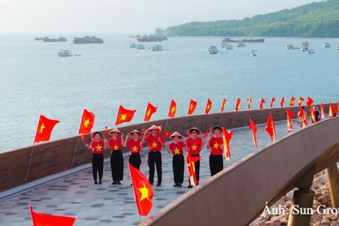 Nam đảo Phú Quốc rực sắc đỏ trước thềm Quốc khánh 2/9