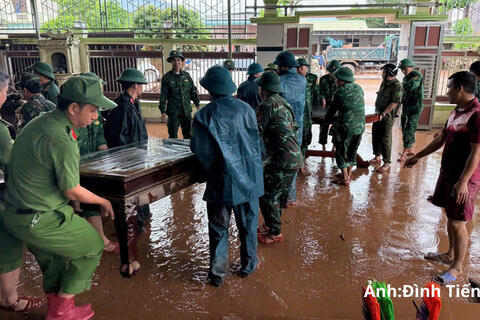 Quảng Trị: Khẩn trương khắc phục hậu quả mưa lũ, nối lại giao thông
