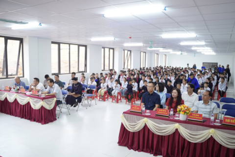Quỹ từ thiện 'Ước mơ xanh' của Báo Nhà báo và Công luận đến với các em học sinh dân tộc nội trú