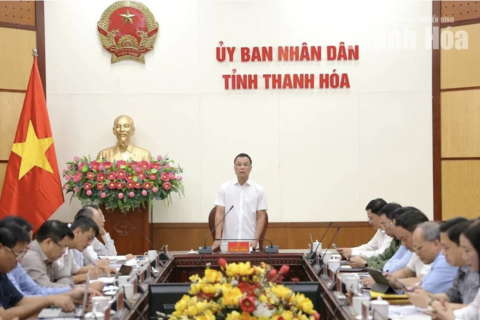 Mưa lũ dâng nhanh ở Thanh Hóa: Chủ tịch UBND tỉnh yêu cầu hoãn họp, sẵn sàng di dời dân