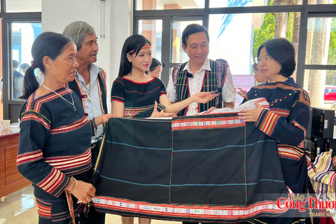 <a href="/chuyen-dong-kinh-te" title="Chuyển động kinh tế" rel="dofollow">Chuyển động kinh tế</a>