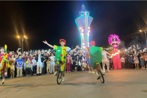 Hàng vạn người tham gia Carnaval đường phố tại Điện Biên