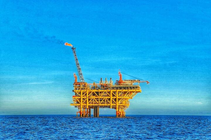 Giá dầu hôm nay (24/3): Dầu thô quay đầu giảm trong phiên