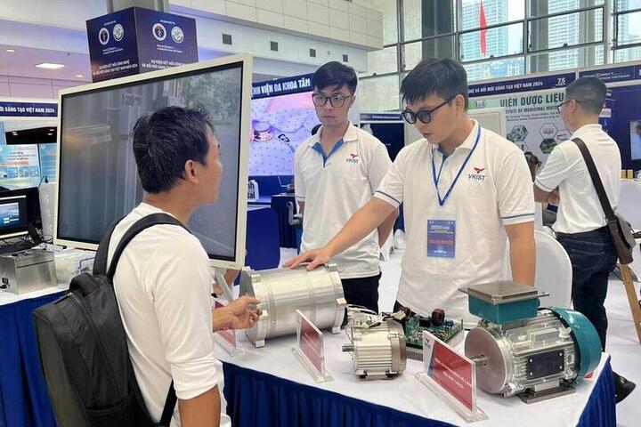 Hoàn thiện chính sách khoa học công nghệ 'tiếp sức' tăng trưởng xanh