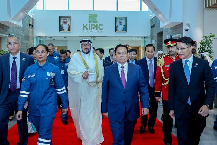 Thủ tướng thăm tổ hợp lọc hóa dầu 27 tỷ USD tại Kuwait