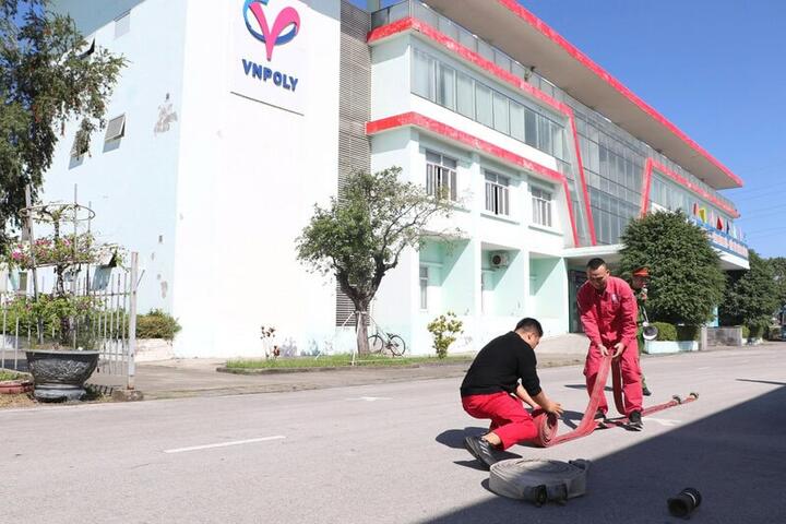 VNPOLY tổ chức huấn luyện phòng cháy chữa cháy và cứu nạn cứu hộ cho người lao động