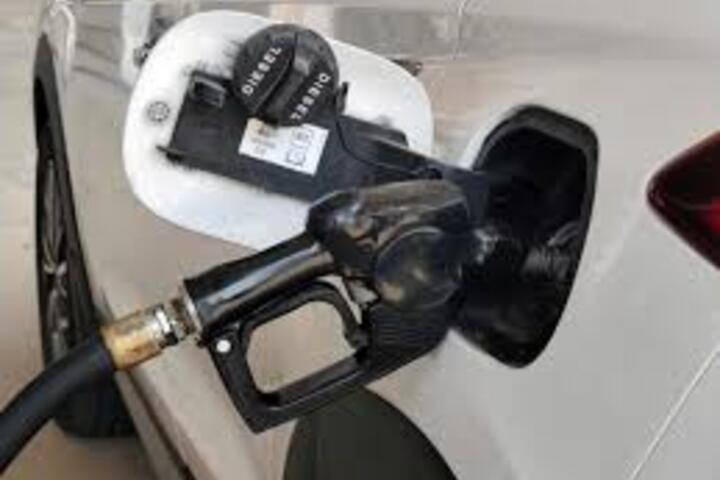 Giá xăng dầu hôm nay 24/12/2025: Đảo chiều giảm nhẹ