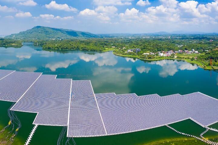 Đẩy nhanh tiến độ loạt dự án năng lượng tái tạo