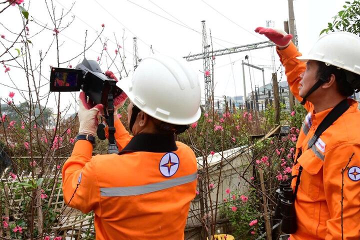 EVNHANOI trực 24/24h, bảo đảm điện Thủ đô dịp tết Bính Ngọ 2026
