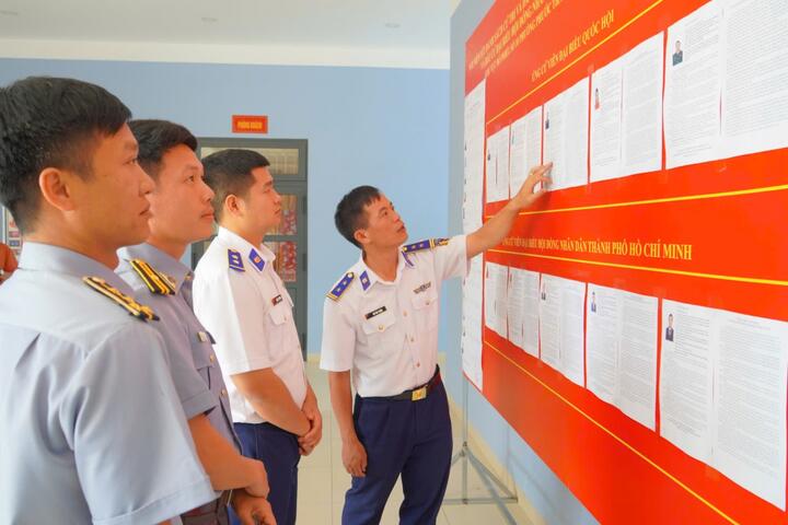 Đồng chí Lê Ngọc Sơn tiếp xúc cử tri, vận động bầu cử đại biểu Quốc hội khóa XVI