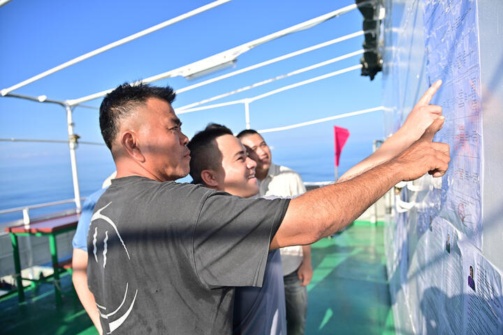 Hoàn thành bầu cử sớm ở Nhà giàn DK1/9 và tàu Hải An 68