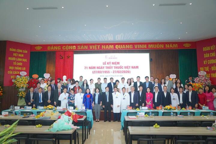 PVEP trao tặng máy chạy thận nhân tạo cho Bệnh viện E Hà Nội