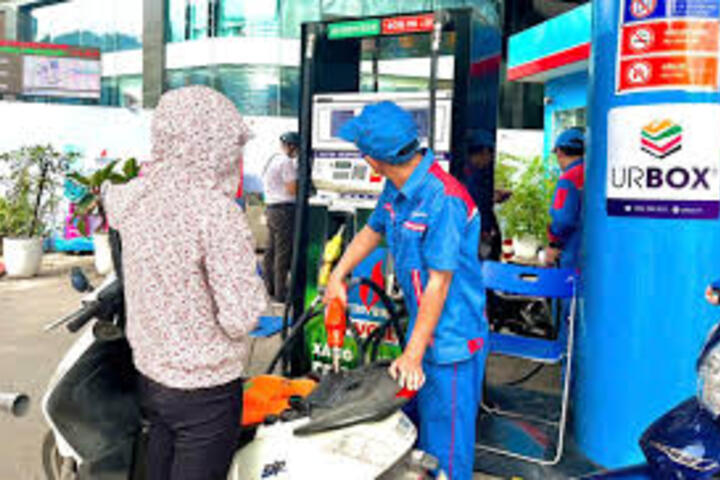 Giá xăng dầu hôm nay 2/3/2026: Tiếp tục tăng rất mạnh