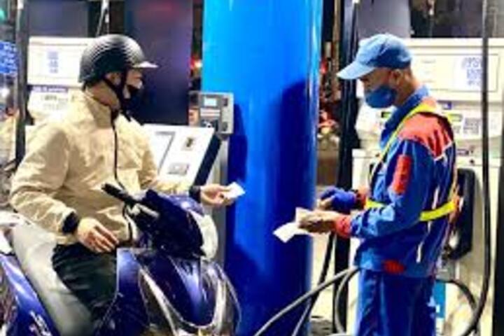 Giá xăng dầu hôm nay 6/3/2026: Tăng rất mạnh do xung đột Trung Đông