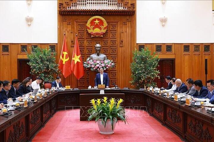 Thủ tướng: Sử dụng ngay Quỹ bình ổn giá xăng dầu, dứt khoát không để thiếu năng lượng trong mọi hoàn cảnh