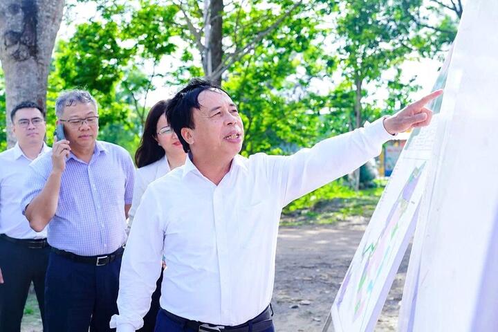 Thứ trưởng Nguyễn Hoàng Long kiểm tra thực địa Dự án Nhà máy nhiệt điện LNG Quỳnh Lập