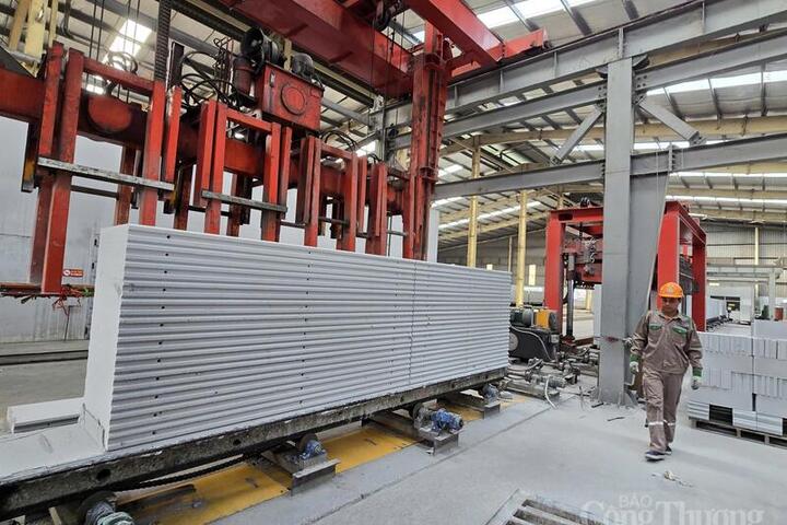 Biến tro xỉ nhiệt điện thành vật liệu xanh tiết kiệm năng lượng