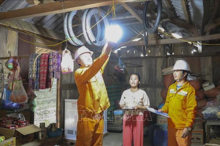 Bảo đảm 100% hộ dân tộc thiểu số được sử dụng điện vào năm 2030