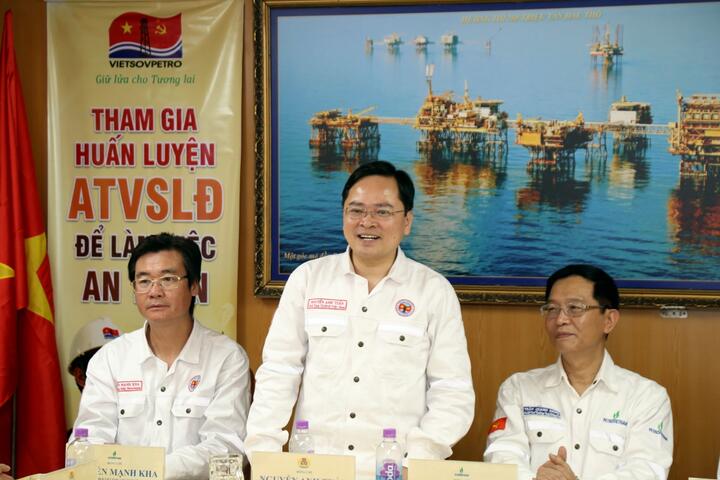 Chủ tịch Tổng LĐLĐVN Nguyễn Anh Tuấn: "Giữa biển khơi, chúng tôi cảm thấy yên tâm"