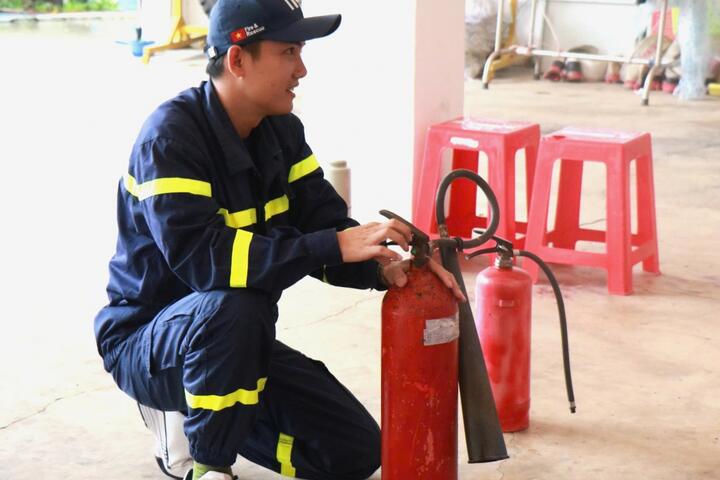 Nhà máy Đạm Cà Mau tổ chức huấn luyện PCCC và CNCH, nâng cao năng lực ứng phó sự cố